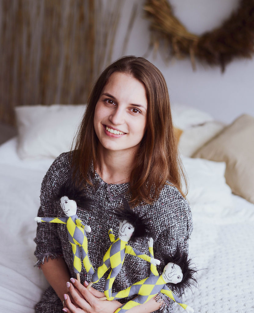 Gintarė Kemeklienė su Solio lėlėmis